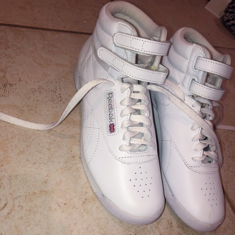 Almost perfect condition high top Reebok’s 🦧